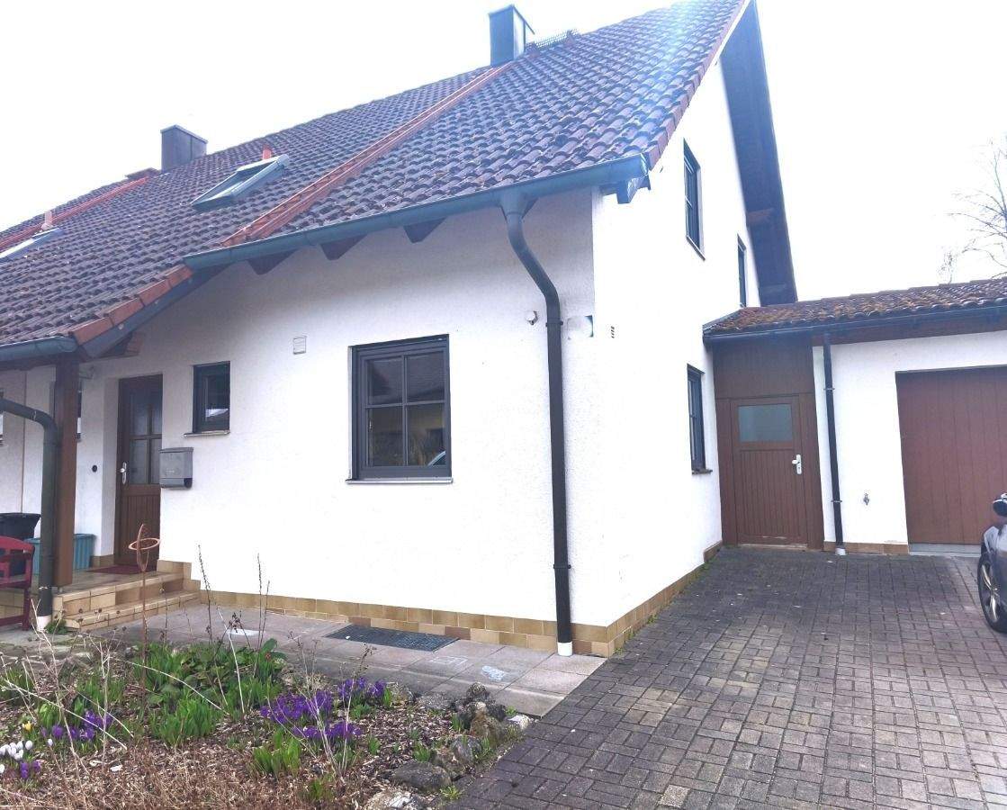 Immobilie in Kipfenberg - Mehr Raum als erwartet: Doppelhaushälfte mit ausgebautem Dachspitz und großem Hobbyraum mit Freisitz - Bild 0