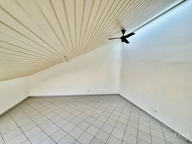 Wohnung zum Kauf 300.000 € 3 Zimmer 68 m² Dachgeschoss, 2. Geschoss Steckfeld Stuttgart 70599
