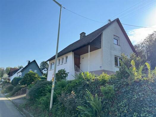Einfamilienhaus zum Kauf 119.000 € 5 Zimmer 125 m² 766 m² Grundstück Oberhundem Kirchhundem 57399