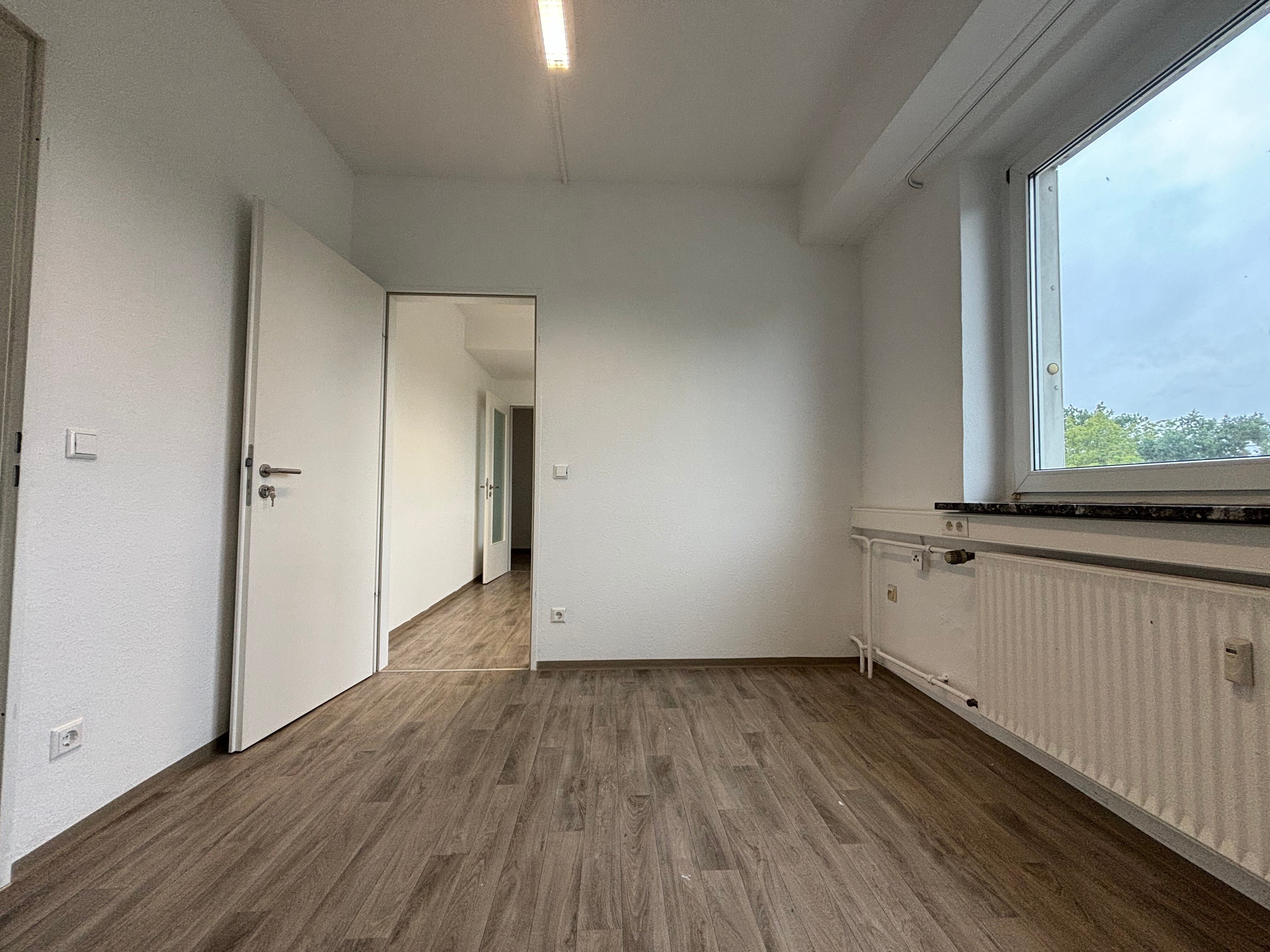 Bürofläche zur Miete 1.150 € 3 Zimmer 92 m²<br/>Bürofläche Spandau Berlin 13597