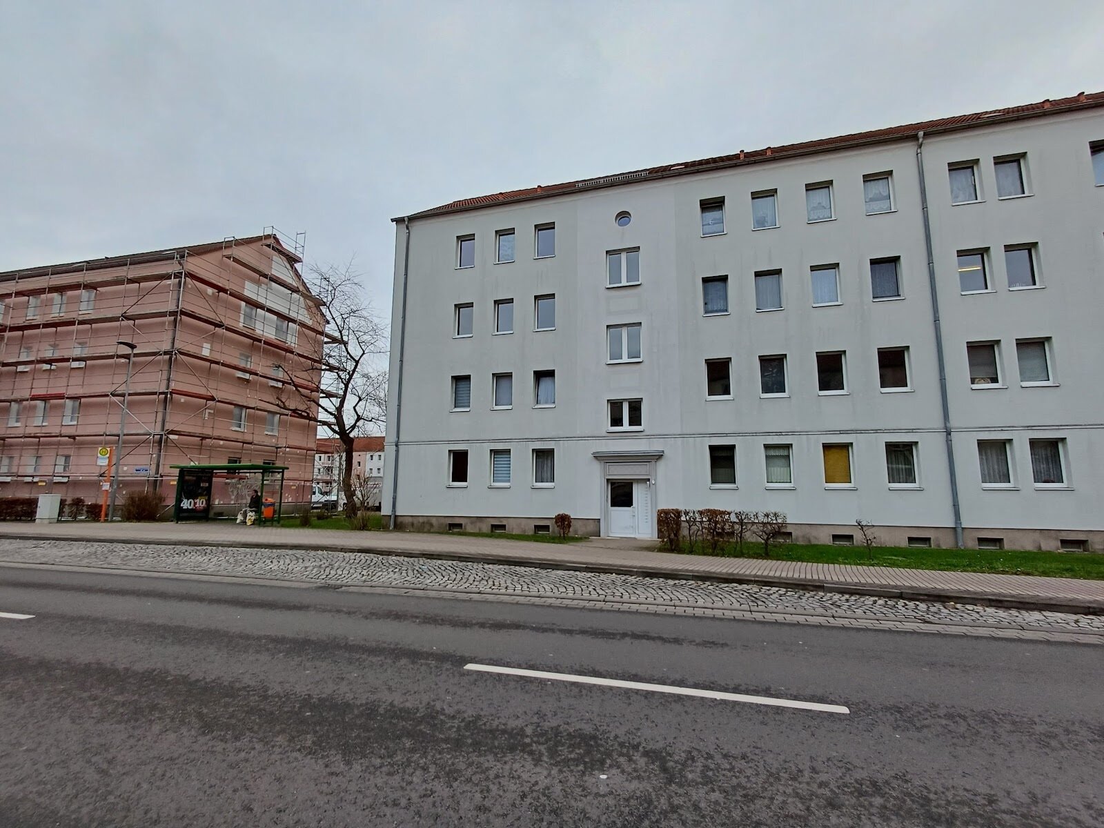 Wohnung zur Miete 317 € 2 Zimmer 51,6 m²<br/>Wohnfläche 2.<br/>Geschoss 01.01.2025<br/>Verfügbarkeit Straße des Friedens 48 Merseburg Merseburg 06217