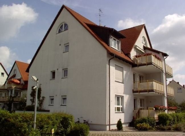 Wohnung zur Miete 695 € 3 Zimmer 93 m²<br/>Wohnfläche 1.<br/>Geschoss ab sofort<br/>Verfügbarkeit Wolframs-Eschenbacher-Straße 28 Windsbach Windsbach 91575