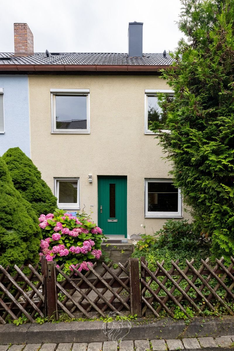 Reihenmittelhaus zum Kauf 397.000 € 5 Zimmer 130 m²<br/>Wohnfläche 165 m²<br/>Grundstück Lengfeld Würzburg 97076