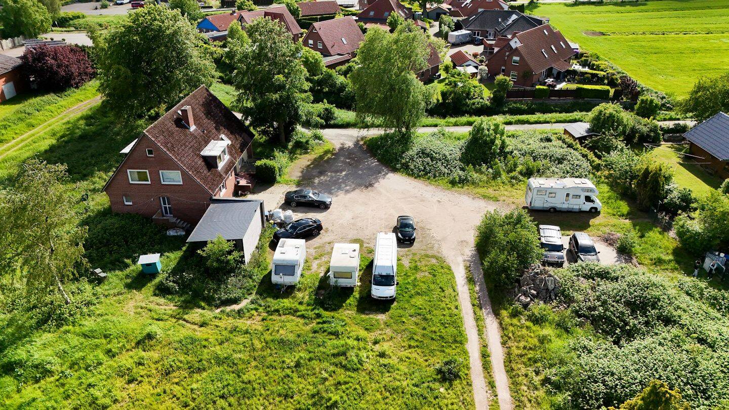 WOW! 2x Einfamilienhaus auf 4800qm Baugrundstück!