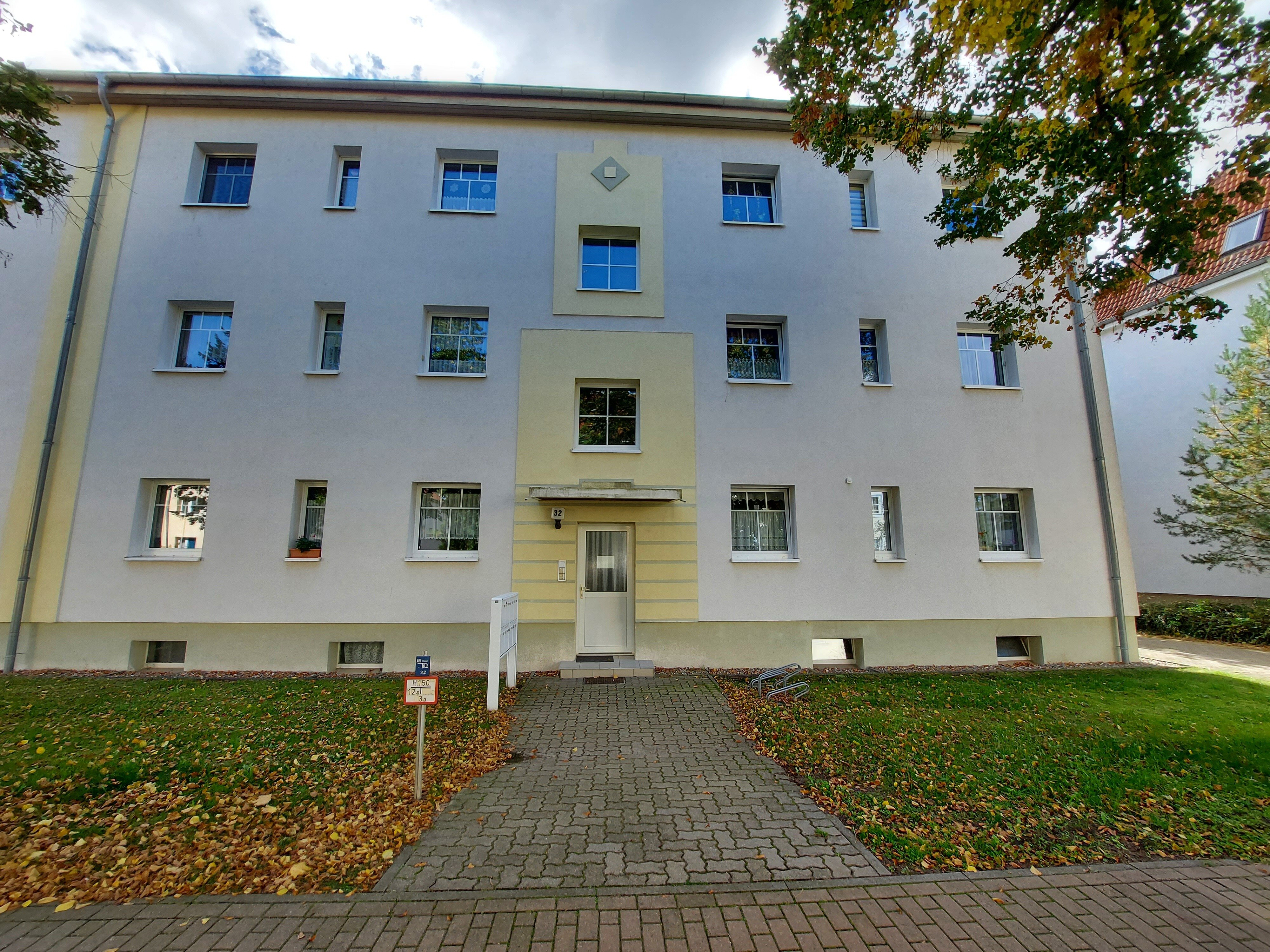 Wohnung zur Miete 454 € 3 Zimmer 69,8 m²<br/>Wohnfläche 2.<br/>Geschoss ab sofort<br/>Verfügbarkeit Dr.-Schwentner-Str. 32 Neustrelitz Neustrelitz 17235