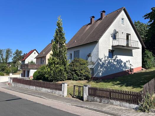 Haus zum Kauf 199.000 € 9 Zimmer 120 m² 731 m² Grundstück frei ab sofort Kößlmühlstraße Vohenstrauß Vohenstrauß 92648