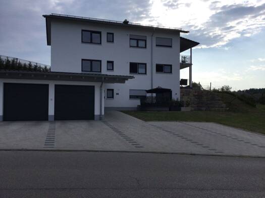 Wohnung zur Miete 1.470 € 4 Zimmer 98 m² Geschoss 1/3 frei ab sofort Lindensteige Tettnang Tettnang 88069