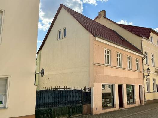 Haus zum Kauf 129.000 € 5 Zimmer 135 m² 163 m² Grundstück frei ab 01.12.2026 Golßen Golßen 15938