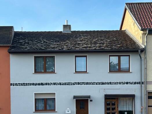 Reihenmittelhaus zum Kauf 145.000 € 6 Zimmer 150 m² 276 m² Grundstück frei ab sofort Frauentorplatz 10 Zerbst Zerbst/Anhalt 39261