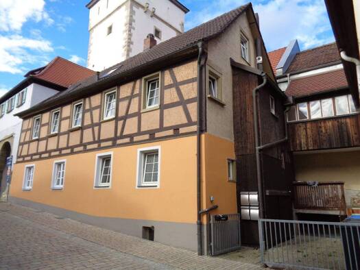 Mehrfamilienhaus zum Kauf 210.000 € 7 Zimmer 178 m² 118 m² Grundstück Uffenheim 97215