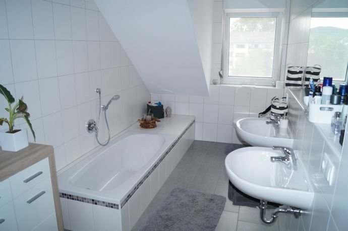 Wohnung zur Miete 1.000 € 3 Zimmer 97 m²<br/>Wohnfläche 01.03.2025<br/>Verfügbarkeit Hallstadt Hallstadt 96103