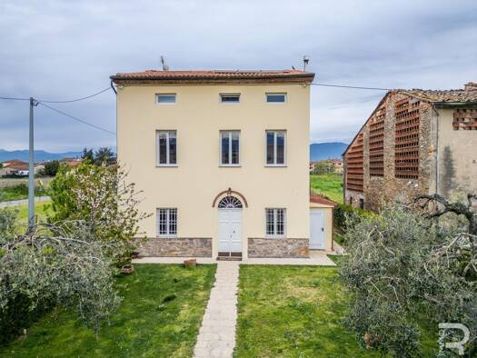 Villa zum Kauf 680.000 € 7 Zimmer 482 m² 1.260 m² Grundstück frei ab sofort Capannori 55060
