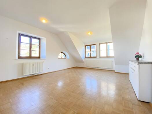 Wohnung zur Miete 890 € 2 Zimmer 57,1 m² 3. Geschoss frei ab 01.12.2026 Alte Landstraße 9 Thüringen 6712
