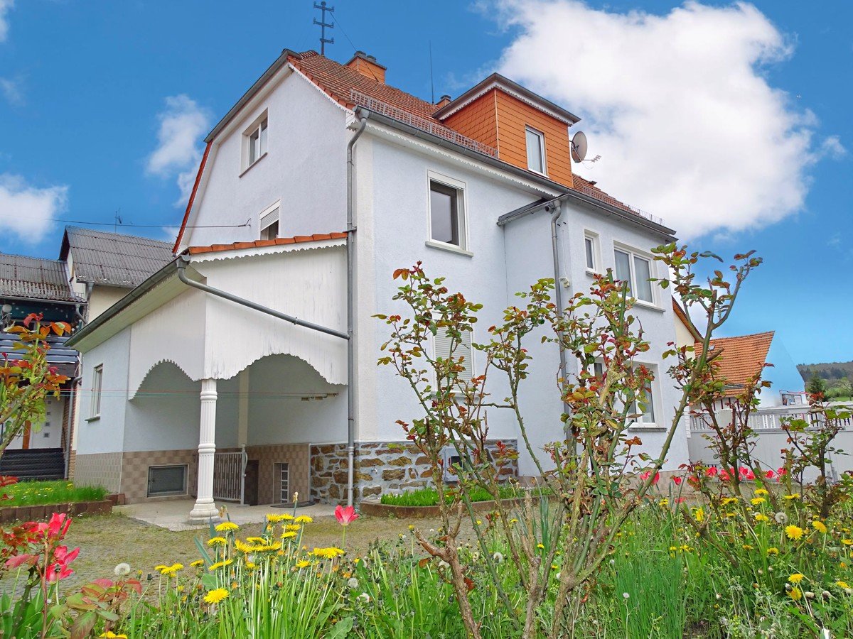 Einfamilienhaus zum Kauf 349.000 € 8 Zimmer 220 m²<br/>Wohnfläche 619 m²<br/>Grundstück Brandoberndorf Waldsolms 35647