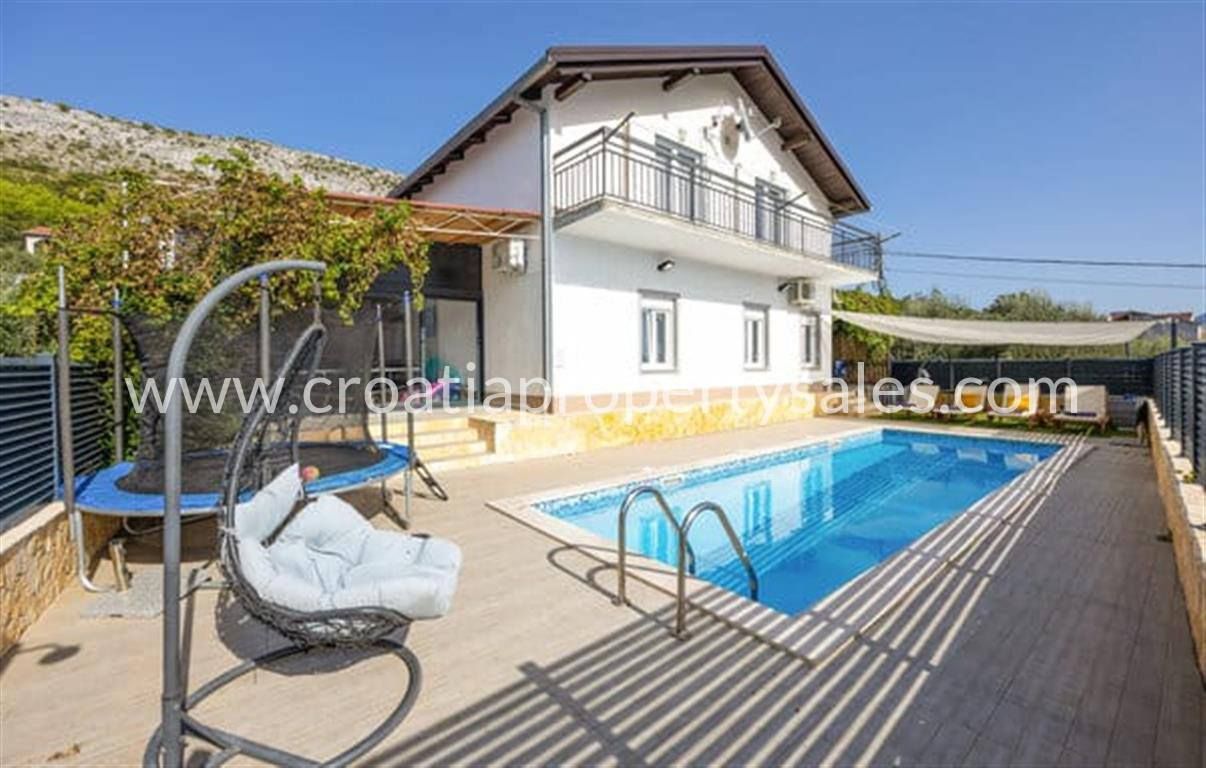 Haus zum Kauf 690.000 € 6 Zimmer 240 m²<br/>Wohnfläche Omis