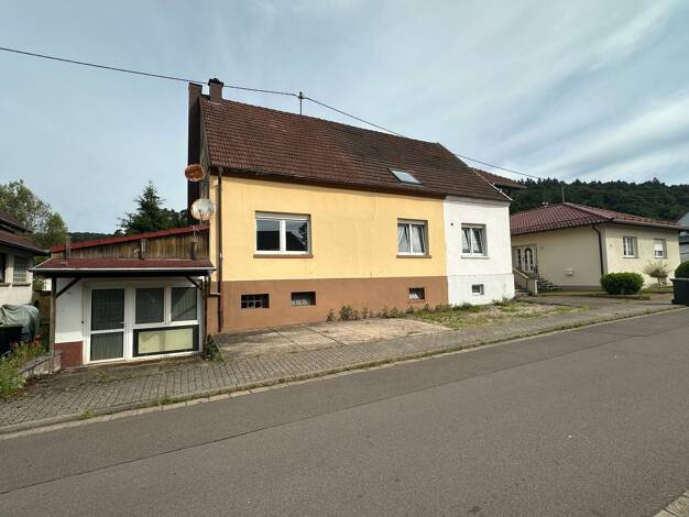 Haus zum Kauf 249.000 € 260 m² 773 m² Grundstück frei ab sofort Auf der Heide 38 Erbringen Beckingen 66701