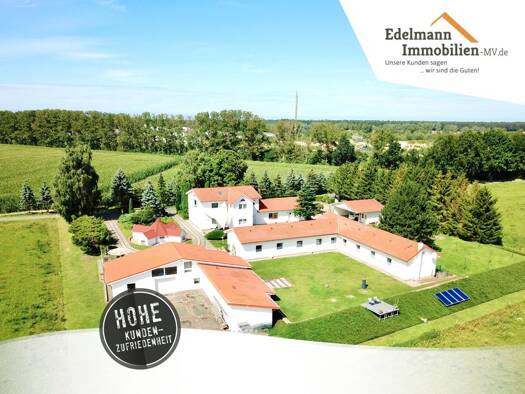 Hotel zum Kauf 1.099.950 € 13 Zimmer 26 Betten 3.706 m² Grundstück Volkenshagen Klein Kussewitz 18182