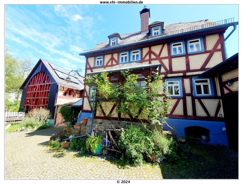 Mehrfamilienhaus zum Kauf 549.800 € 10 Zimmer 300 m²<br/>Wohnfläche 1.400 m²<br/>Grundstück Nastätten 56355