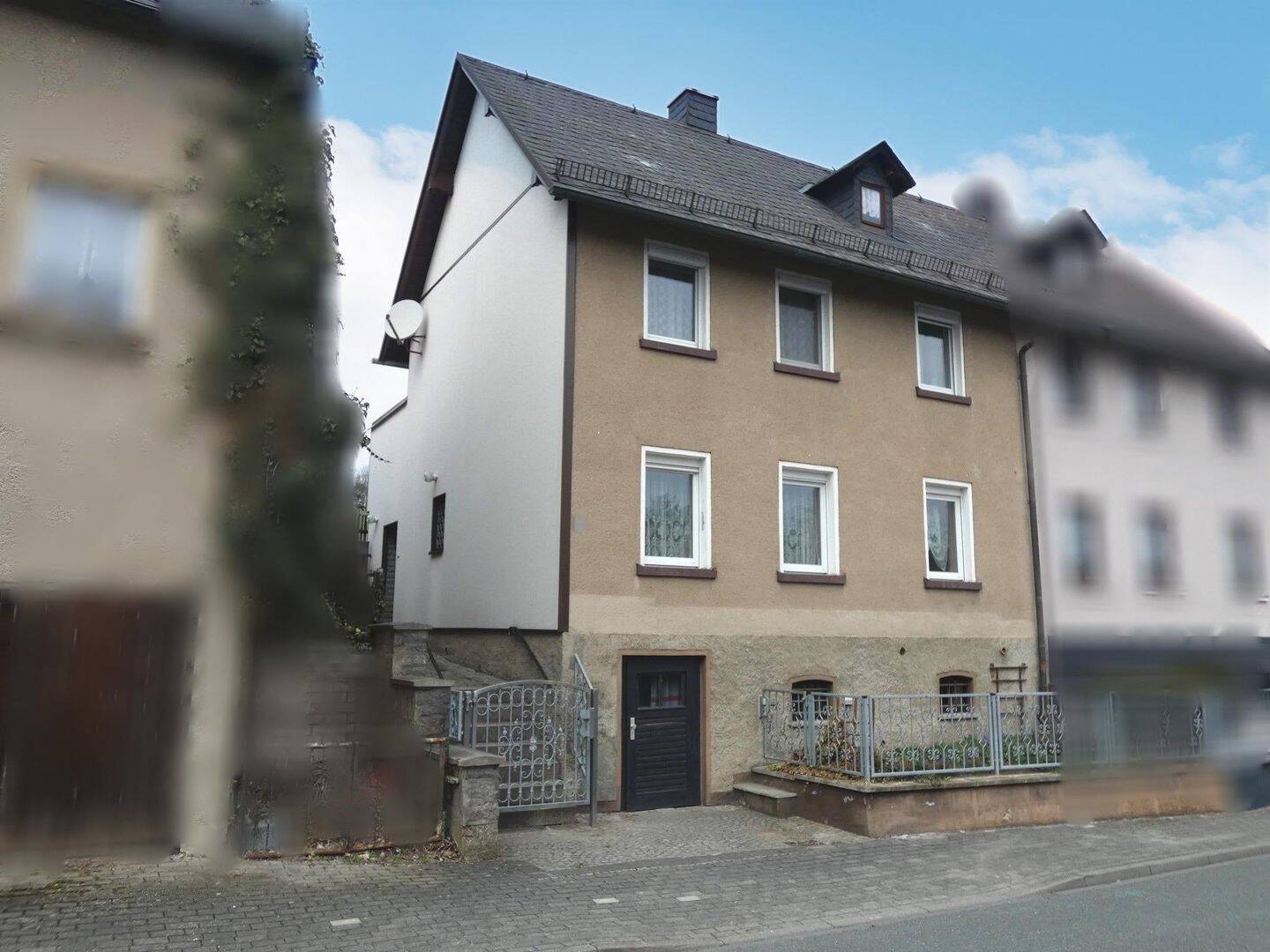 Immobilie in Hirschberg - Handwerkertraum nahe der A9 - Doppelhaushälfte mit Werkstatt & Garten in Hirschberg/Saale OT Göritz - Bild 1