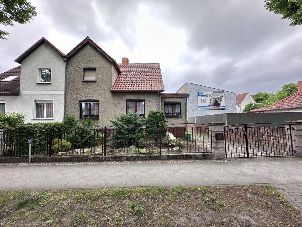 Doppelhaushälfte zum Kauf 398.000 € 4 Zimmer 104,5 m²<br/>Wohnfläche 812 m²<br/>Grundstück Hennigsdorf 16761