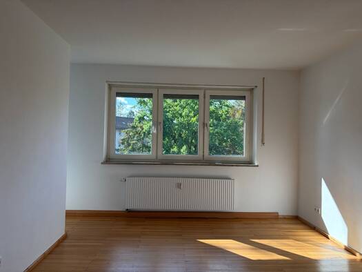 Wohnung zur Miete 1.038 € 4 Zimmer 99,2 m² 3. Geschoss frei ab 16.10.2026 Gleiwitzer Straße 6 Sebaldussiedlung Erlangen 91058