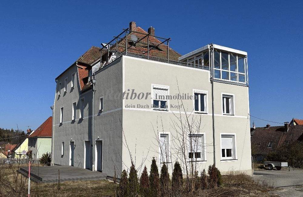 Immobilie in Roth - Außergewöhnliche und sehr großzügige 5 Zimmer Mansardenwohnung mit Dachterrasse und Wintergarten - Bild 0