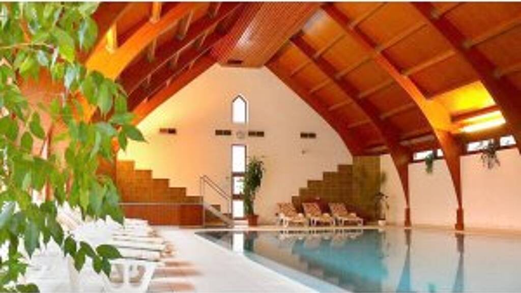 Hotel zum Kauf provisionsfrei 4.920.000 € 42 Zimmer 4.000 m² Gastrofläche 2.839 m² Grundstück HÉVÍZ