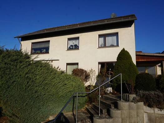 Mehrfamilienhaus zum Kauf 299.000 € 8 Zimmer 194 m² 855 m² Grundstück Wollrode Guxhagen 34302