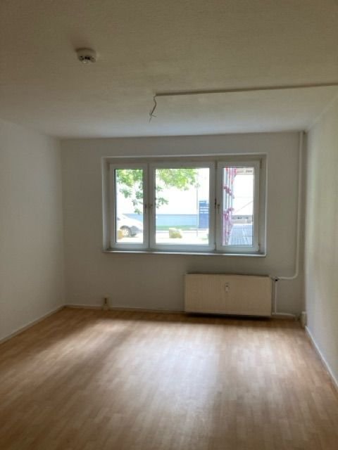 Wohnung zur Miete 410 € 4 Zimmer 71,8 m²<br/>Wohnfläche EG<br/>Geschoss 15.10.2024<br/>Verfügbarkeit Berliner Straße 83 Berliner Platz Erfurt 99091