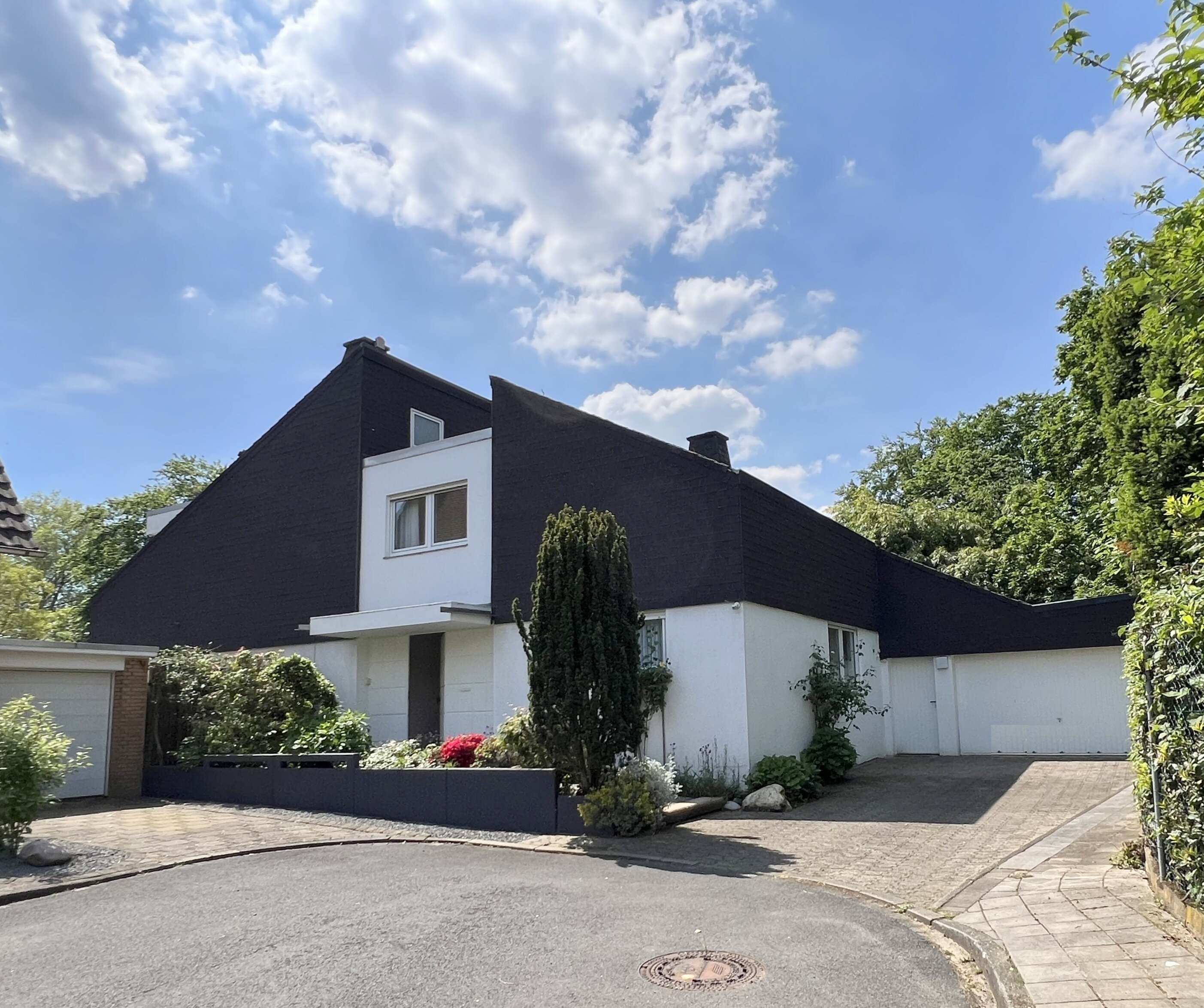 Einfamilienhaus zum Kauf 1.030.000 € 6 Zimmer 290 m²<br/>Wohnfläche 688 m²<br/>Grundstück Dormagen - Mitte Dormagen 41539