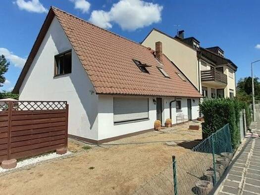Haus zum Kauf 579.000 € 585 m² Grundstück frei ab sofort Nürnberg 90441