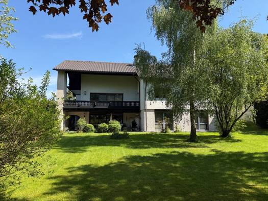 Mehrfamilienhaus zum Kauf 10 Zimmer 251 m² 1.298 m² Grundstück Wiesau Wiesau 95676