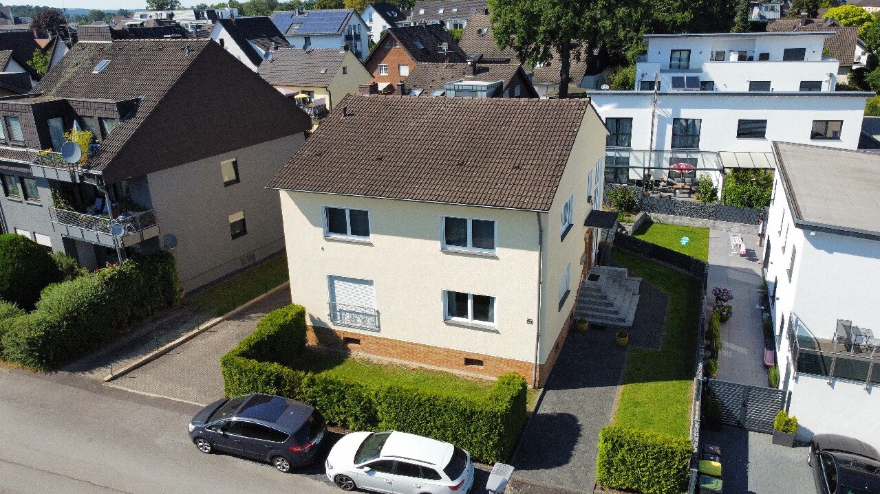 Mehrfamilienhaus zum Kauf provisionsfrei 650.000 € 6 Zimmer 192 m²<br/>Wohnfläche 490 m²<br/>Grundstück Wahllokal 170 Siegburg 53721