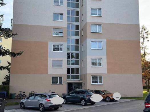 Wohnung zur Miete 900 € 4 Zimmer 93 m² Geschoss 4/8 frei ab sofort Münchener Straße 26 Traunreut Traunreut 83301