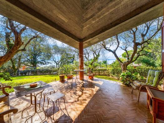 Einfamilienhaus zum Kauf 2.200.000 € 6 Zimmer 218 m² 1.070 m² Grundstück frei ab sofort Via Peschiera Bardolino 37011