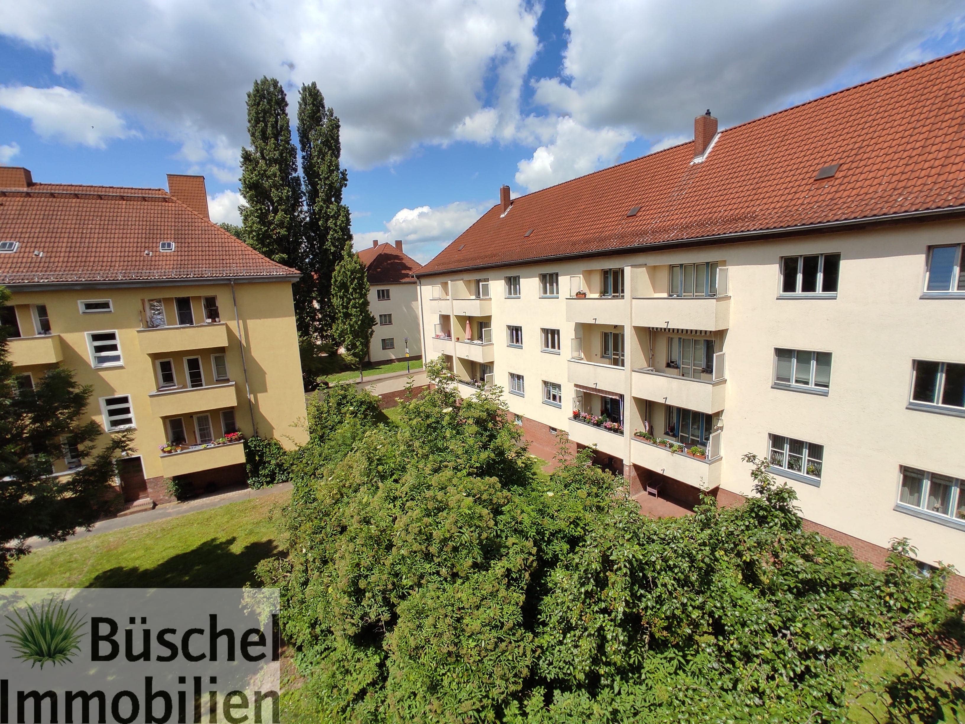 Wohnung zur Miete 504 € 3 Zimmer 70 m²<br/>Wohnfläche 2.<br/>Geschoss 01.10.2024<br/>Verfügbarkeit Lauestraße 6 Curiesiedlung Magdeburg 39124