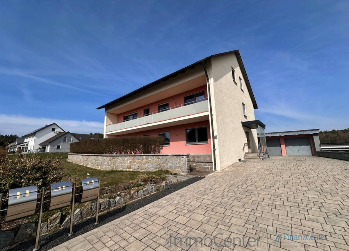 Immobilie in Schnaittenbach - Attraktives Mehrparteienhaus mit Entwicklungspotenzial in ruhiger Lage von Schnaittenbach - Bild 0