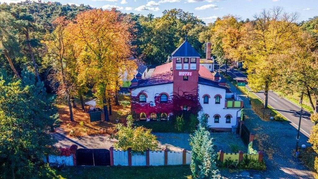 Hotel zum Kauf 1.750.000 € 16 Zimmer 170 m² Gastrofläche Am Waldschlösschen 3 Mittenwalde 15749