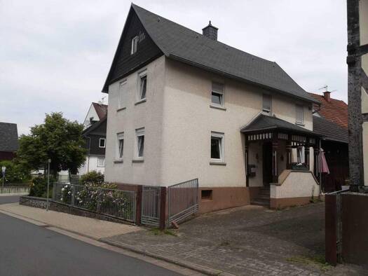 Haus zum Kauf 289.000 € 4,5 Zimmer 95 m² 675 m² Grundstück Oberndorf Solms 35606