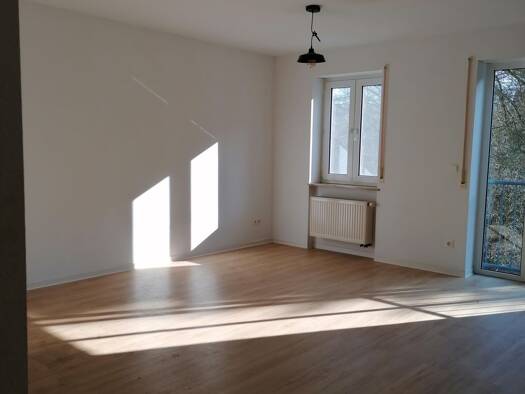 Mehrfamilienhaus zur Miete 256 € 2 Zimmer 39,3 m² frei ab 01.10.2026 Herrenbergstraße 1 b Meiningen Meiningen 98617