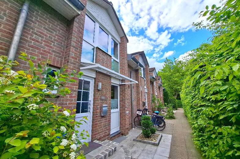 Reihenmittelhaus zur Miete 1.995 € 101 m² 150 m² Grundstück frei ab sofort Am Buckhornwald 15e Volksdorf Hamburg 22359