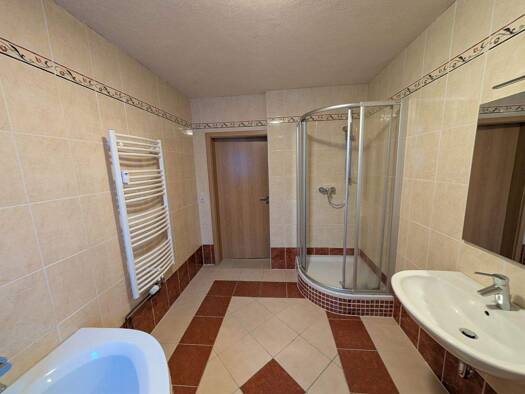 Wohnung zur Miete 570 € 3 Zimmer 90 m² frei ab sofort Geraberg 98716