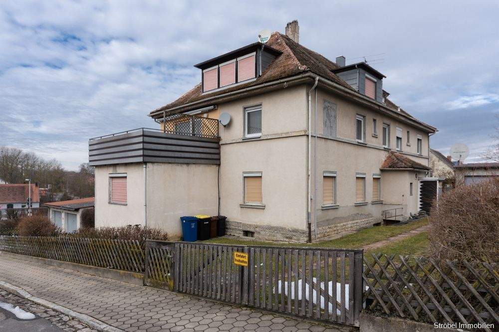 Immobilie in Uffenheim - großzügige Doppelhaushälfte mit viel Potenzial und Grundstück zu verkaufen - renovierungsbedürfig - Bild 1