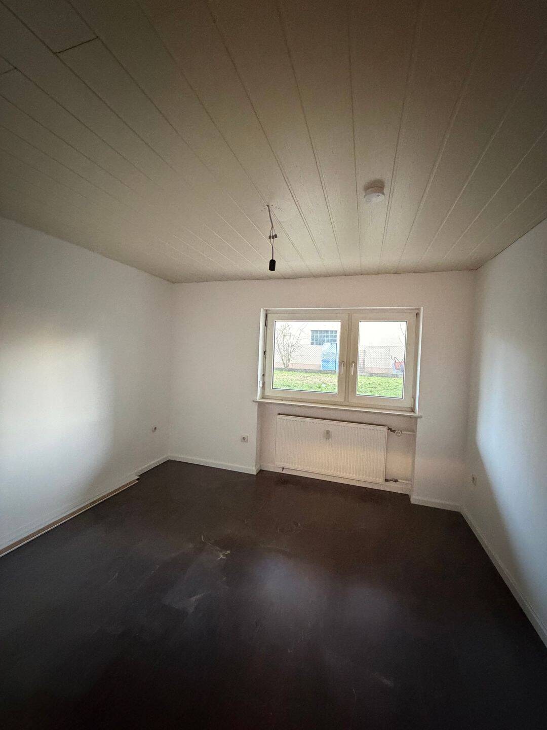 Immobilie in Kürnach - Preiswerte 2-Zimmer-Souterrainwohnung mit Potenzial – ideal für Eigennutzer und Kapitalanleger - Bild 1