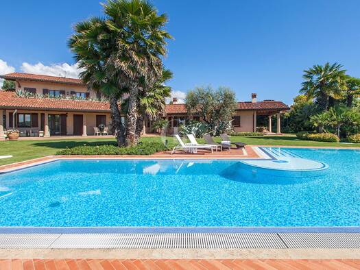 Einfamilienhaus zum Kauf 23,5 Zimmer 466 m² 3.200 m² Grundstück Padenghe sul Garda 25018