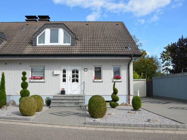 Doppelhaushälfte zum Kauf provisionsfrei 685.000 € 6 Zimmer 178 m² 529 m² Grundstück Hagenbach 76767