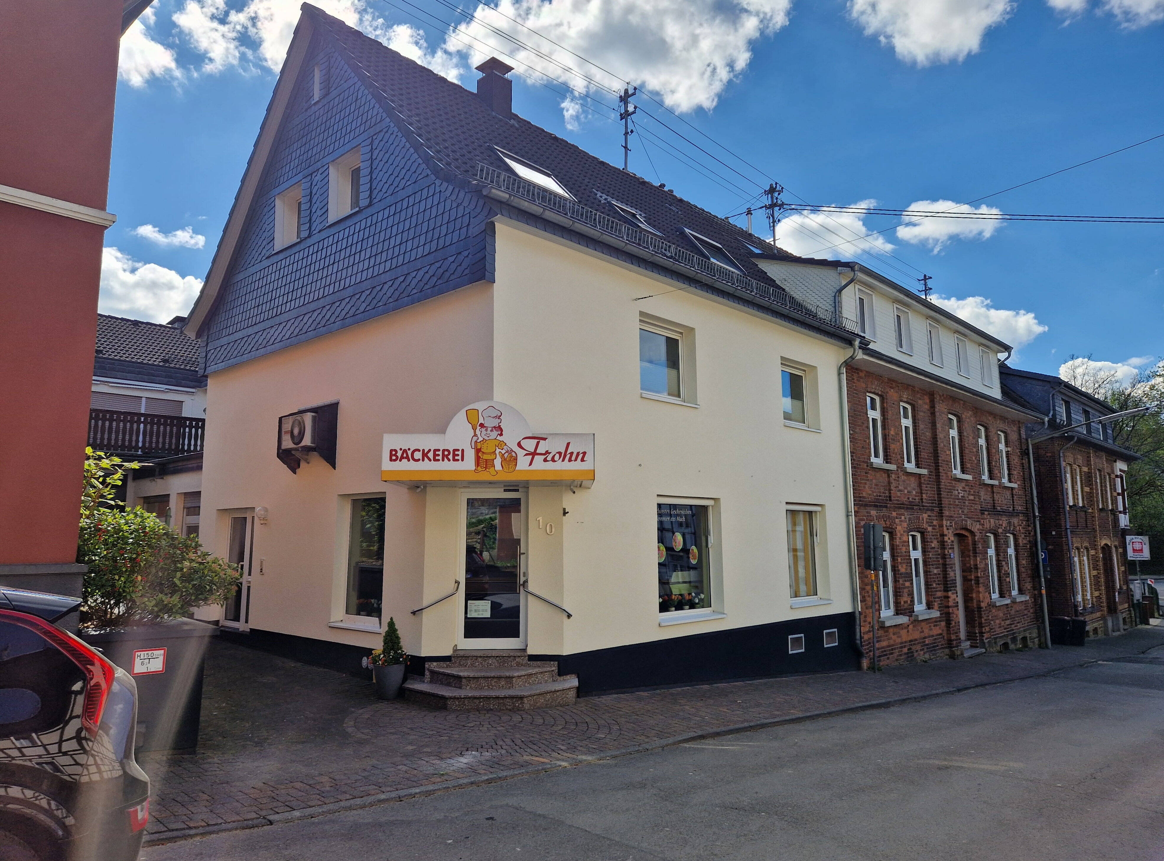 Mehrfamilienhaus zum Kauf als Kapitalanlage geeignet 430.000 € 10 Zimmer 483 m²<br/>Wohnfläche 348 m²<br/>Grundstück Much Much 53804