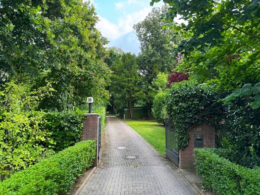 Grundstück zum Kauf 1.573.200 € 1.656 m² Grundstück Baugenehmigung vorhanden frei ab sofort Angermund Stadtbezirk 5 40489