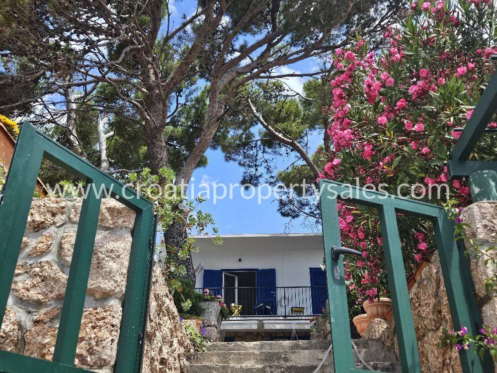 Haus zum Kauf 990.000 € 6 Zimmer 216 m²<br/>Wohnfläche Hvar