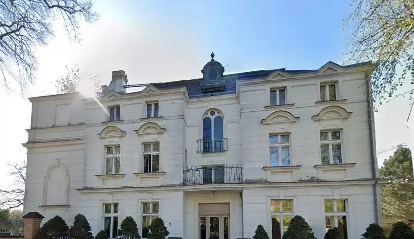 Tolle Altbauwohnung in Wasserlage